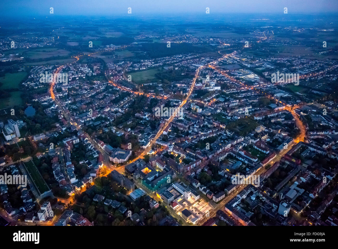 Luftaufnahme, Übersicht über die südöstlichen Stadt Hamm, Nachtszene, Hamm, Ruhrgebiet, Nord Rhein Westfalen, Deutschland, Europa, Stockfoto