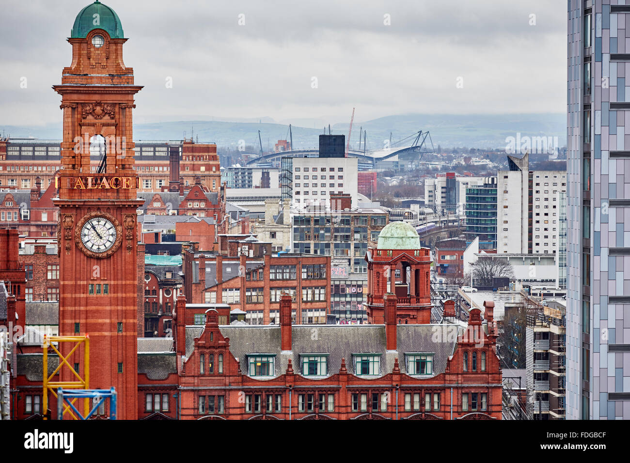 Manchester Skyline Palace Hotel Clock Tower und dort MCFC Stadion The City of Manchester Stadium Etihad Stadium Wohnung bu Stockfoto