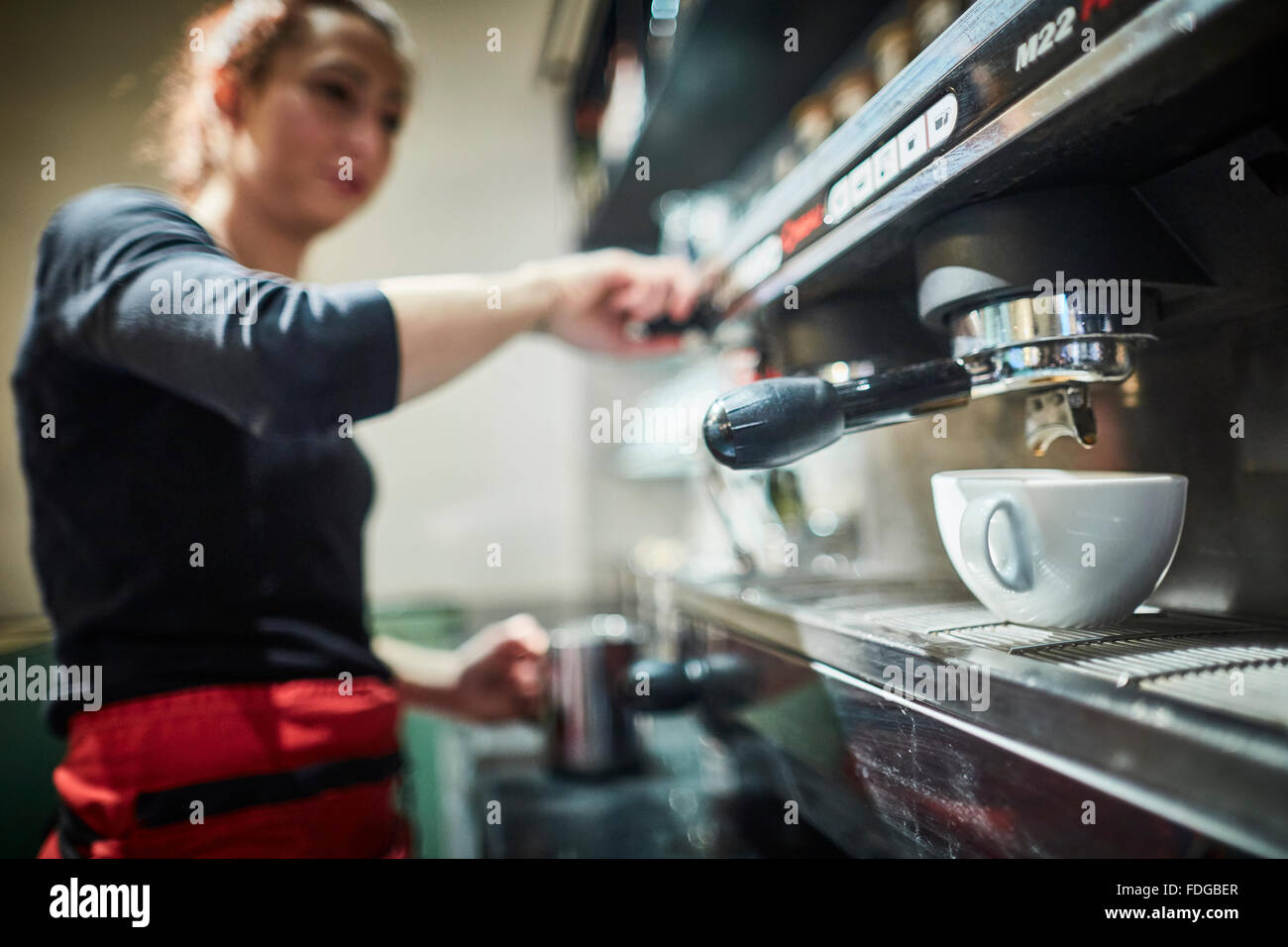Buxton Pizza Express Personal Kaffeezubereitung an Maschine UK Großbritannien britische Großbritannien Europa westeuropäische Insel deu Stockfoto
