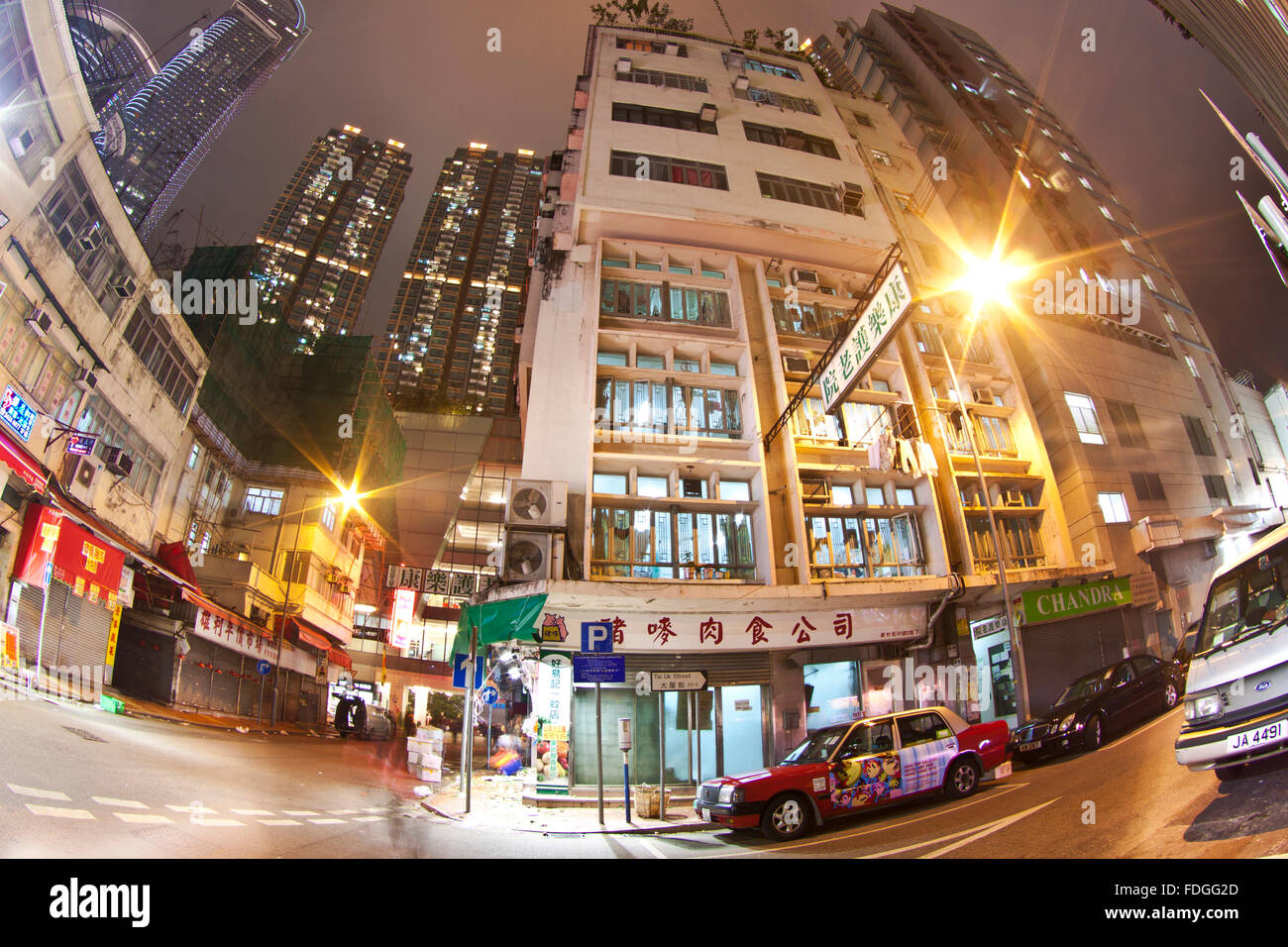 -27 JAN in Hongkong Innenstadt in der Nacht in Tsuen Wan, Hong Kong am 27. Januar 2012. Stockfoto