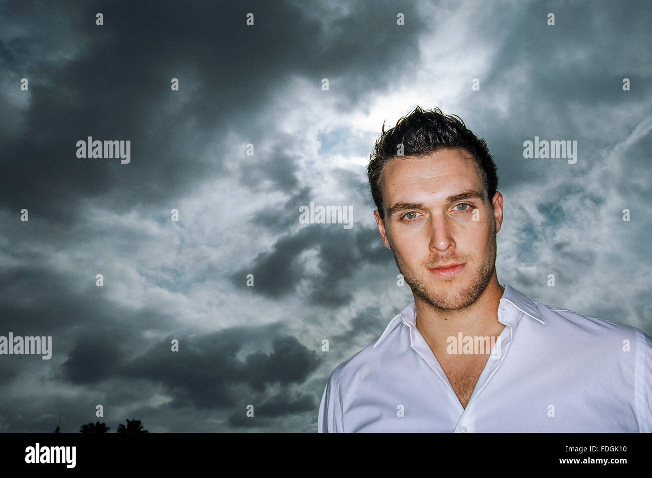 LOS ANGELES, Kalifornien – 27. Februar: Owain Yeoman in Los Angeles, Kalifornien am 24. Februar 2005. Stockfoto