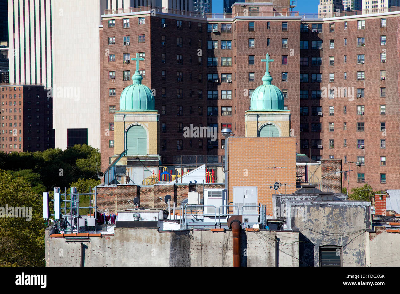 Blick über die chaotische Mischung aus architektonischen Stil und Zweck, das die historische Lower East Side, NY, USA. Stockfoto