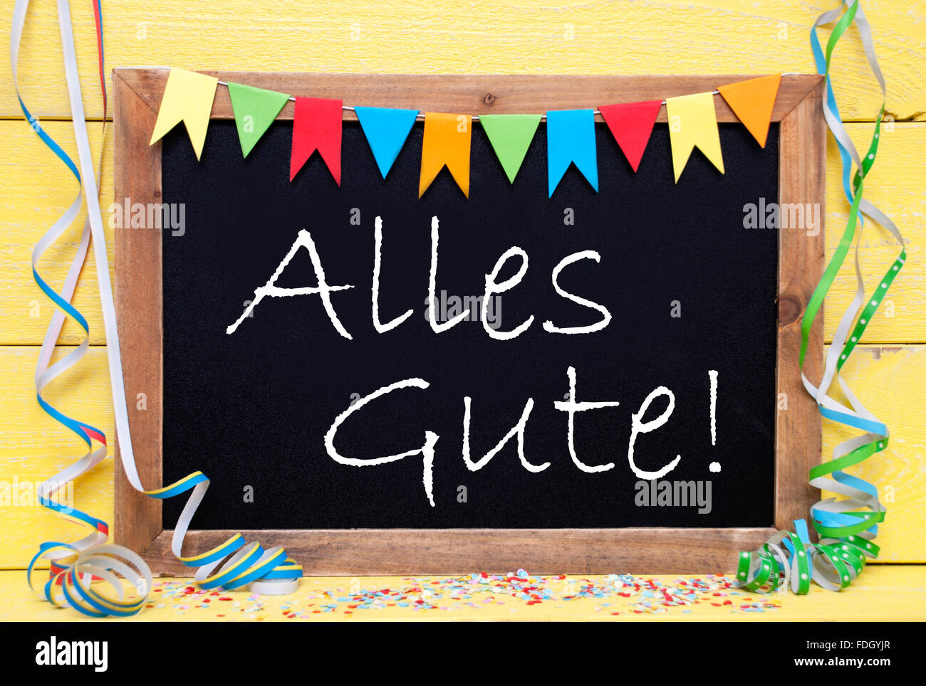 Tafel mit Party Dekoration, Text Alles Gute bedeutet beste Wünsche Stockfoto