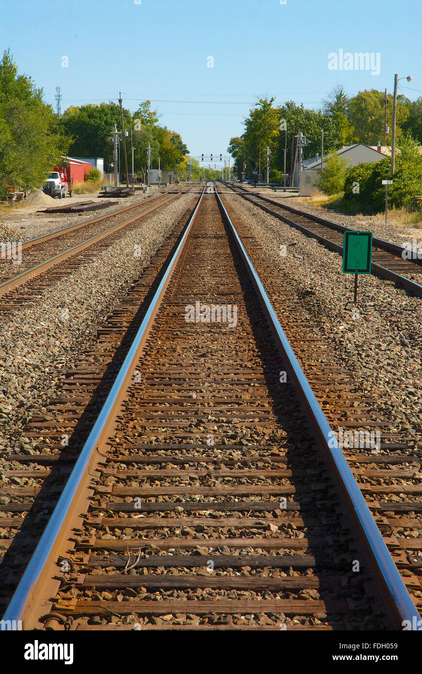 Emporia, Kansas, USA, 20. Oktober 2013. Burlington Northern Santa Fe (BNSF) Gleise an der Kreuzung von kommerziellen und 3.. Die der Innenstadt Teil des Emporia.The BNSF Railway ist ist das zweitgrößte Fracht Eisenbahn Netzwerk in Nordamerika und ist einer von sieben nordamerikanischen Klasse ich Eisenbahn. Es hat drei transkontinentale Strecken, die High-Speed-Verbindungen zwischen den westlichen und östlichen Vereinigten Staaten anbieten. BNSF Züge reisten mehr als 169 Millionen Meilen in 2010 Credit: Mark Reinstein Stockfoto