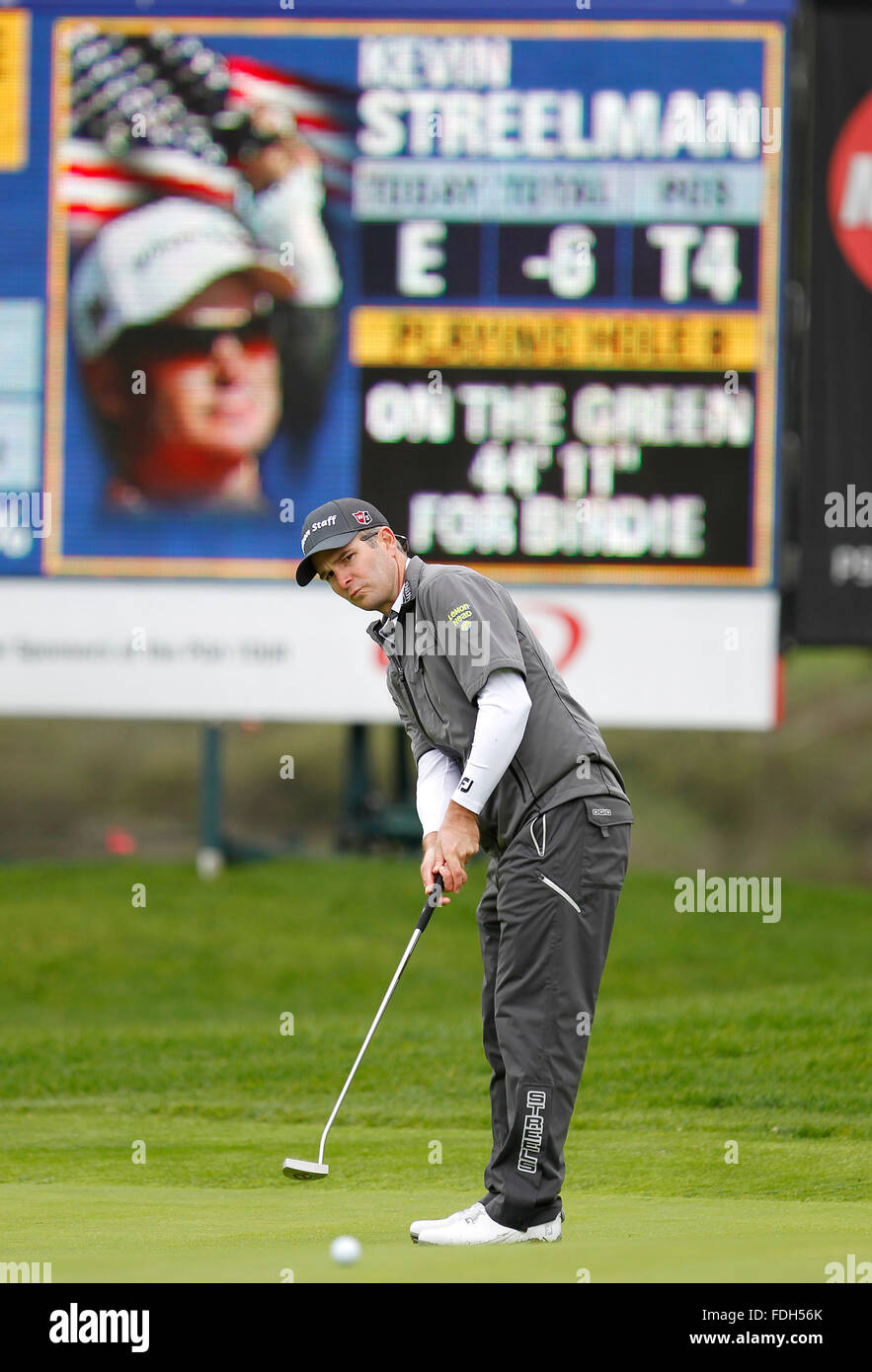 San Diego, CA, USA. 31. Januar 2016. SAN DIEGO, CA -JAN. 31, 2015 - | Kevin Streelman putts am 8. Loch während der Endrunde der Farmers Insurance Open im Torrey Pines. © K.c. Alfred/U-T San Diego/ZUMA Draht/Alamy Live-Nachrichten Stockfoto