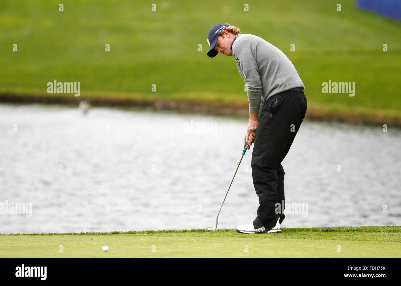 San Diego, CA, USA. 31. Januar 2016. SAN DIEGO, CA -JAN. 31, 2015 - | Brandt Snedeker putts auf das 18. grün während der Endrunde der Farmers Insurance Open im Torrey Pines. © K.c. Alfred/U-T San Diego/ZUMA Draht/Alamy Live-Nachrichten Stockfoto