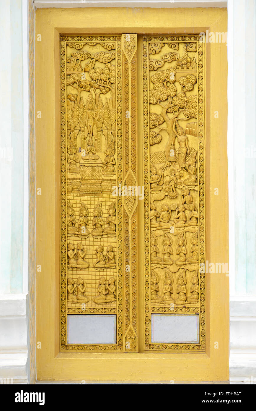 Tür des Tempels aus Holz zu schnitzen Stockfoto