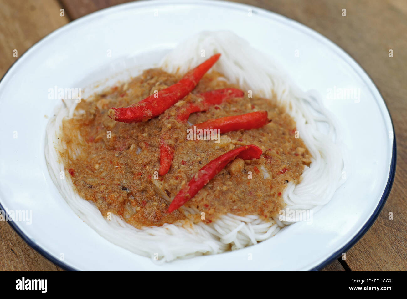 Thai Nudeln oder Reisnudeln in Fisch-curry-sauce Stockfoto