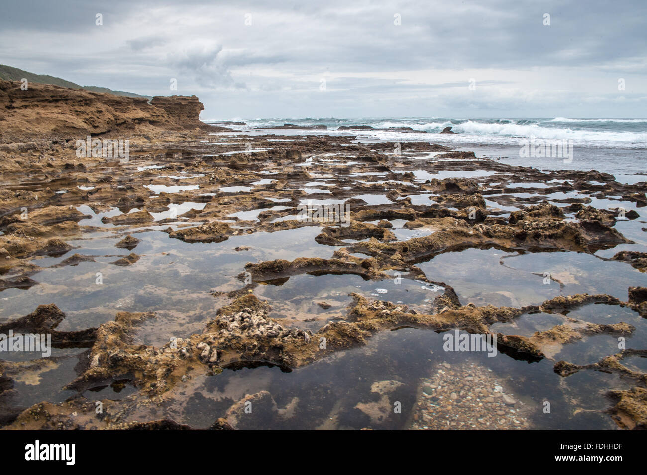 Felsiger Strand in St. Lucia, Kwazulu-Natal, Südafrika - iSimangaliso Wetland Park Stockfoto