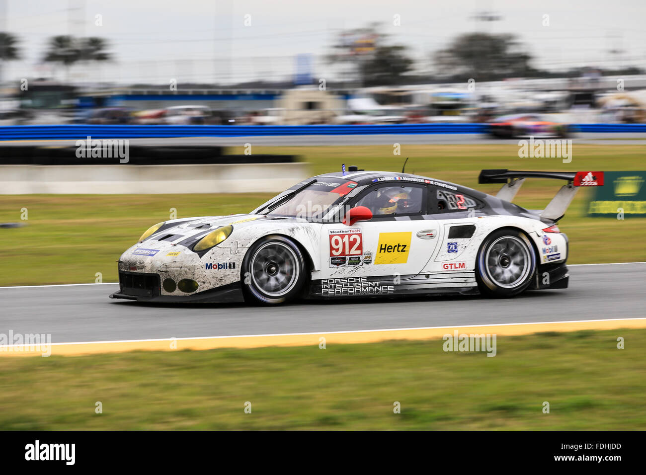 Daytona Beach, Florida, USA. 31. Januar 2016. Auto # 912 ein Porsche 991 GT3 Rennen entlang an der Rolex 24 auf dem Daytona International Speedway, 3. in der Le Mans GT-Klasse für das Jahr 2016 zu platzieren. Bildnachweis: Randy Cockrill/Alamy Live-Nachrichten Stockfoto