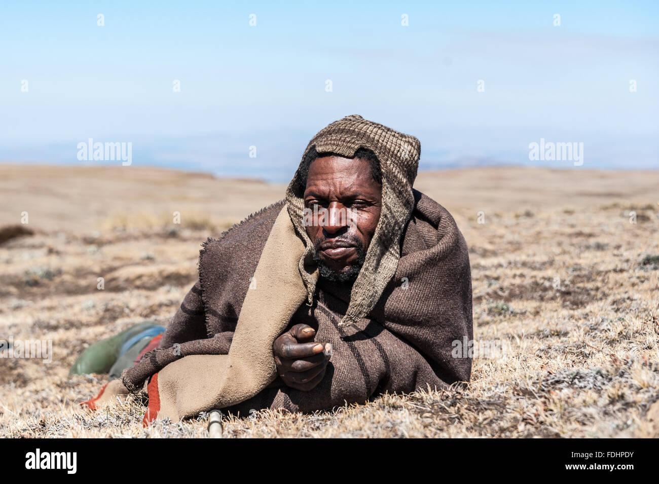 Hirte, die Verlegung in einer weiten Ebene in Lesotho, Afrika Stockfoto