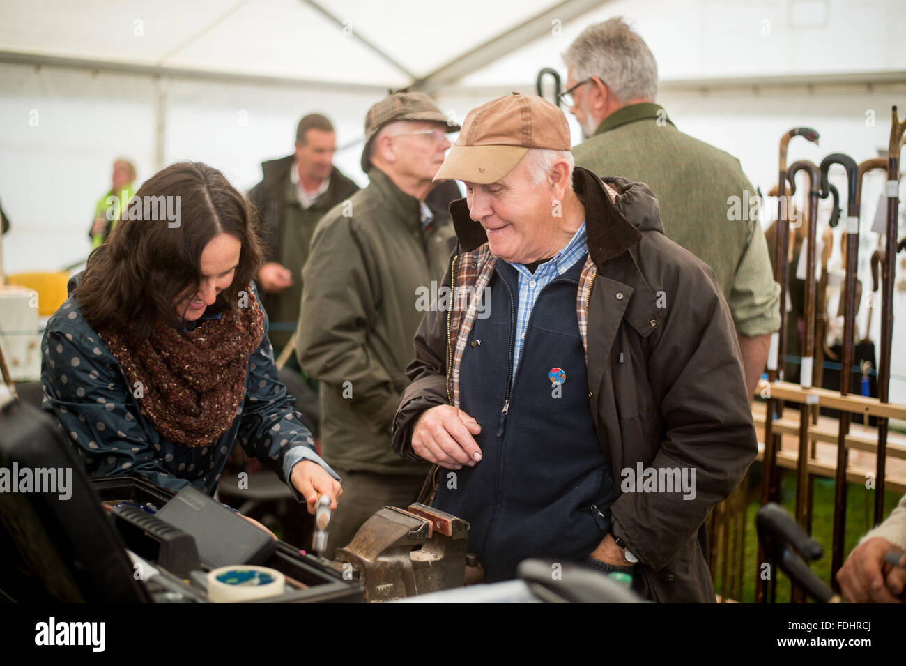 Schottischen Hirten an den internationalen Sheepdog Trials Handwerk Messe in Moffat, Schottland. Stockfoto