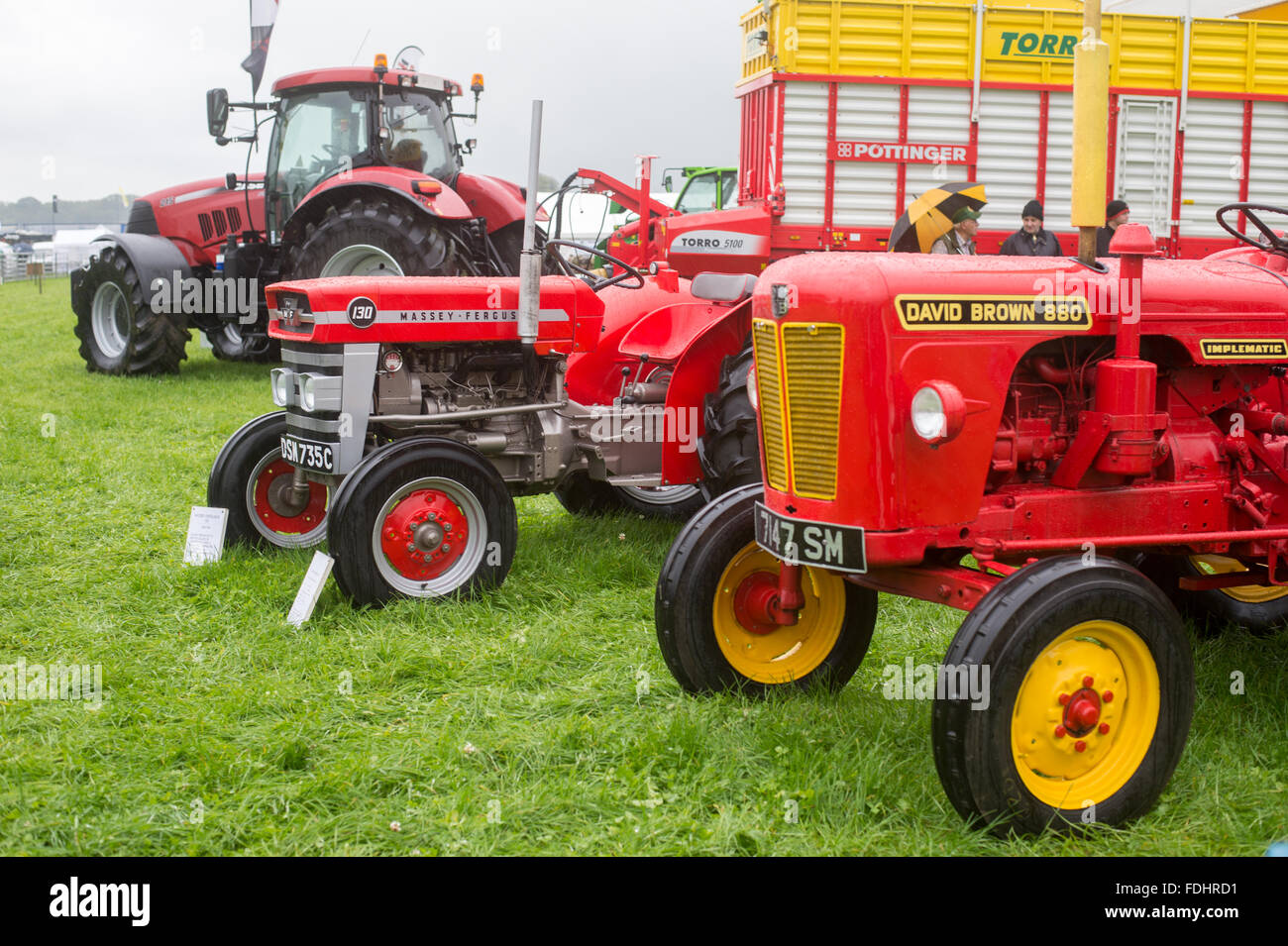 Antike Traktoren auf einen Bauernhof in Moffat, Schottland, Vereinigtes Königreich Stockfoto