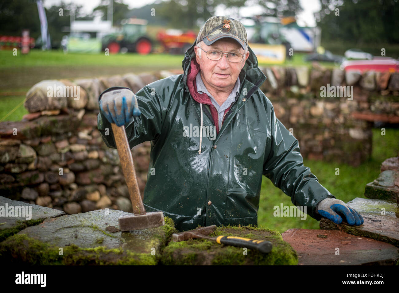 Trockenmauer Mason in Moffat, Schottland, Vereinigtes Königreich Stockfoto