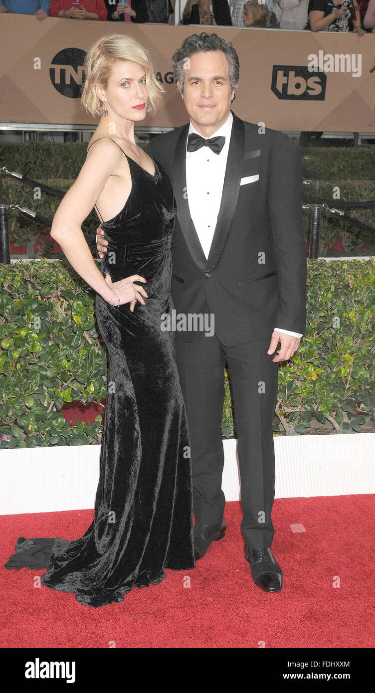 Los Angeles, Kalifornien, USA. 30. Januar 2016. 30. Januar 2016 - Los Angeles Kalifornien USA - Schauspieler MARK RUFFALO, Schauspielerin SUNRISE COIGNEY bei der SAG Awards - Ankünfte statt im Shrine Auditorium Los Angeles CA. © Paul Fenton/ZUMA Draht/Alamy Live News Stockfoto