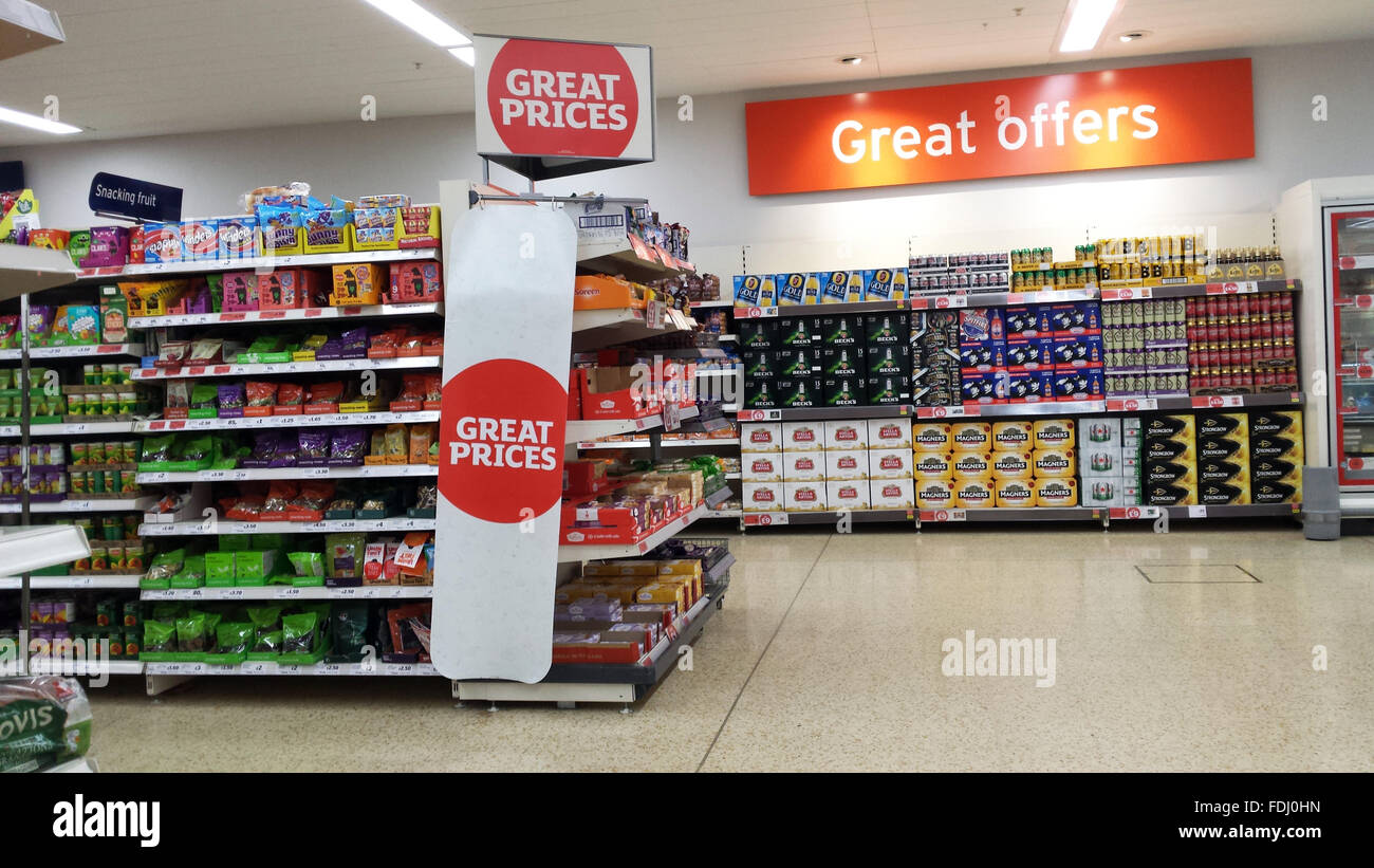 Innenseite einer Sainsburys Supermarkt Filiale in London, UK Stockfoto