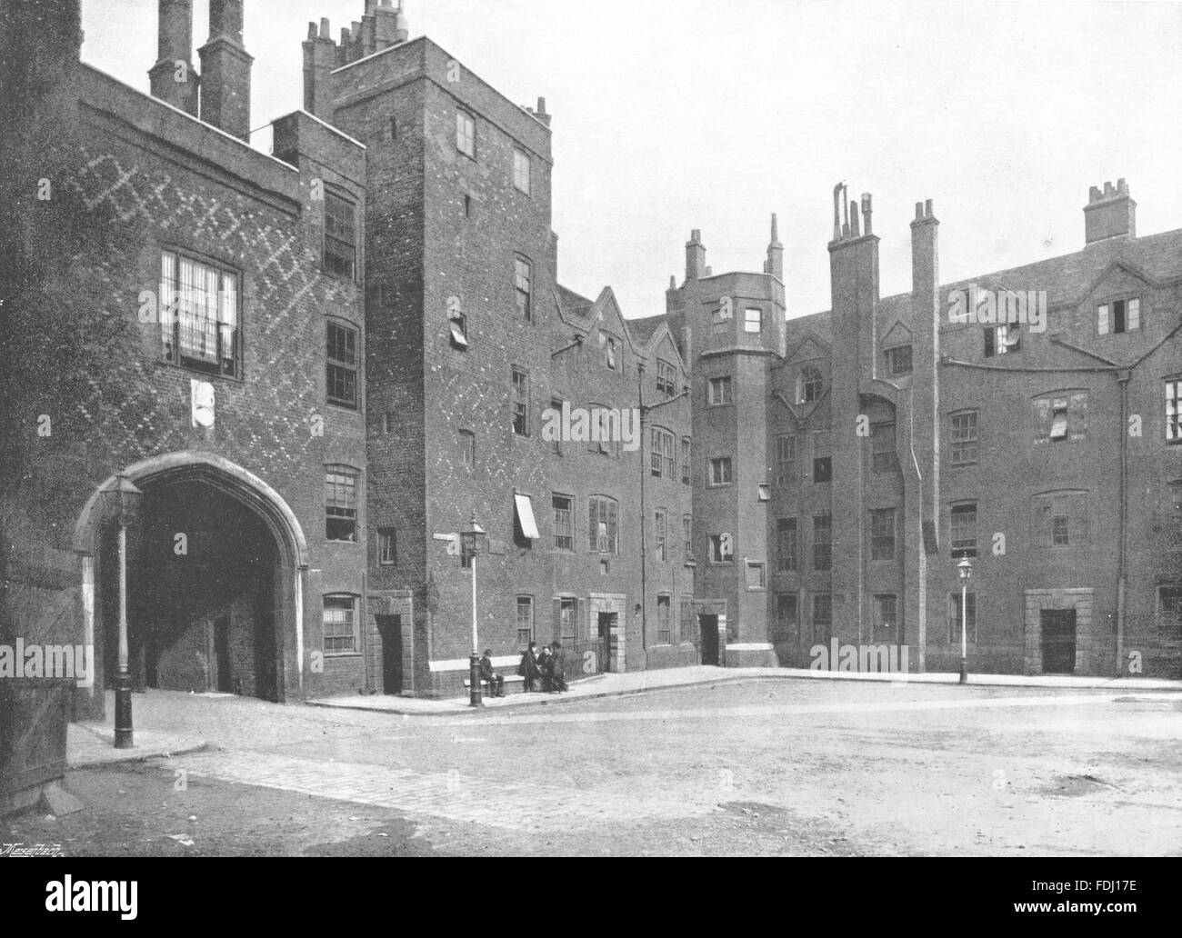 LONDON: Lincolns Inn-The alten Gateway, der Hof im Inneren, Drucken von 1896 Stockfoto