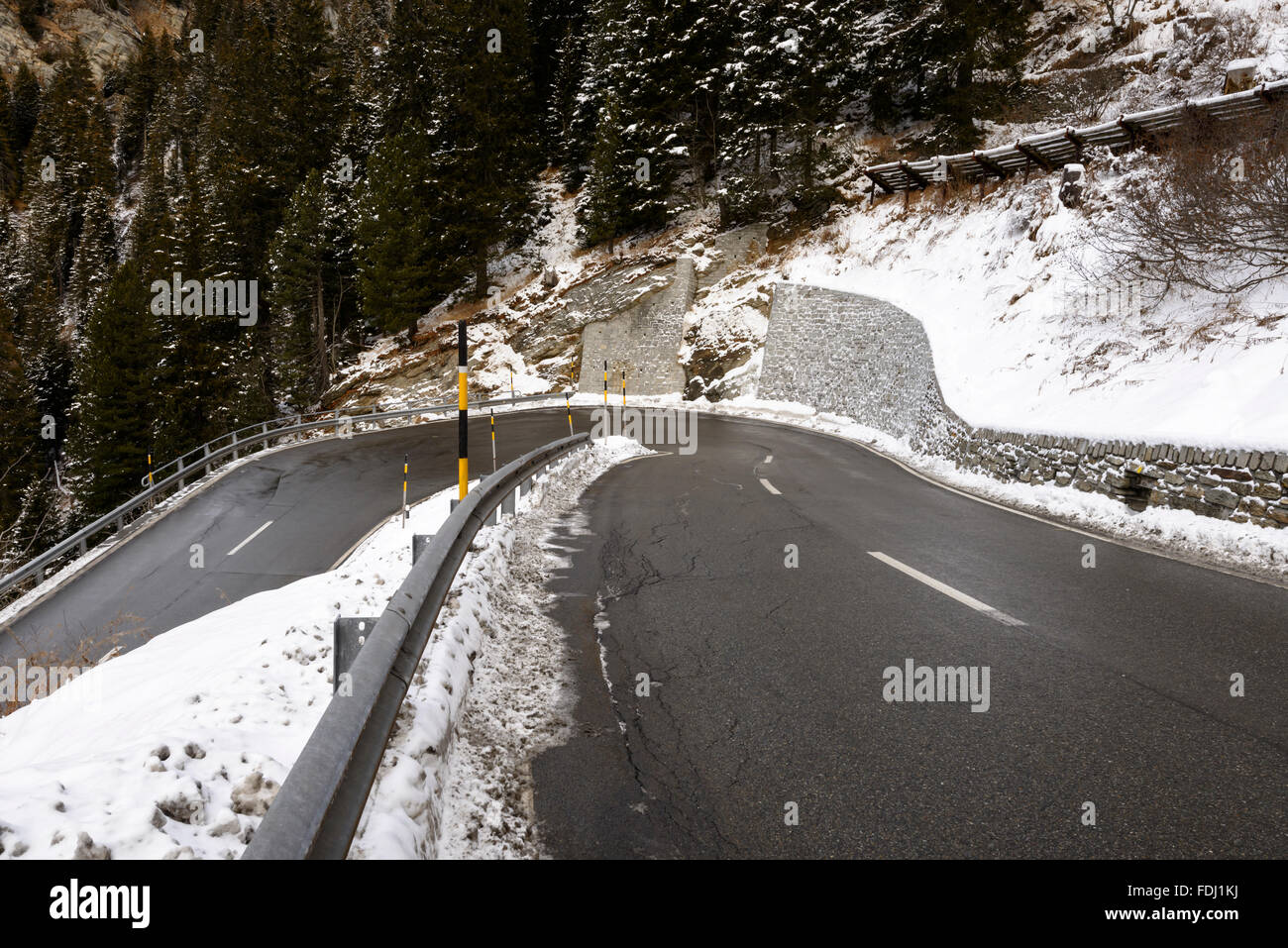 Haarnadelkurve am Maloja Passstrasse, Schweiz Stockfoto