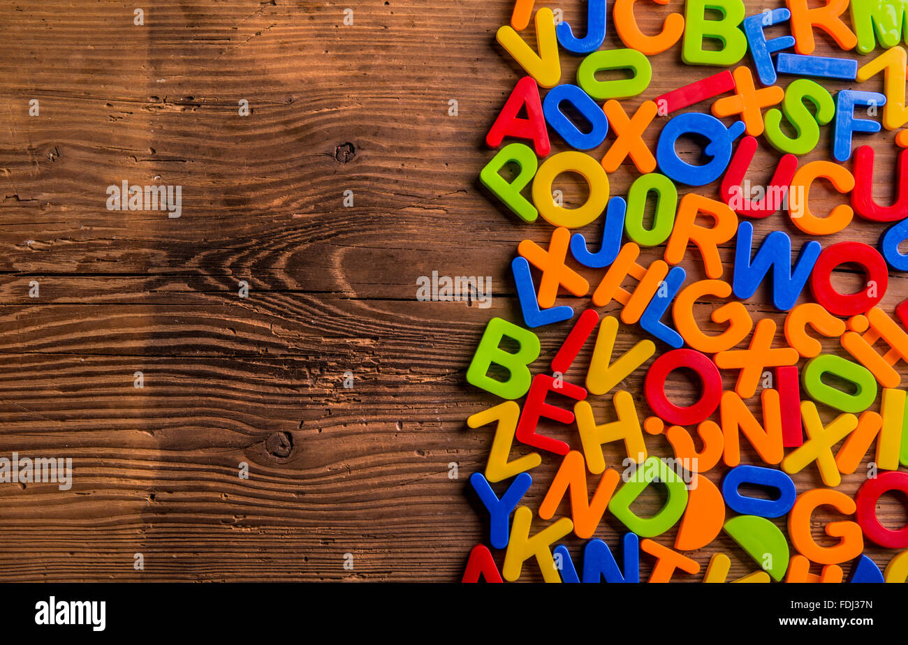 Bunte Kunststoff-Buchstaben Stockfoto