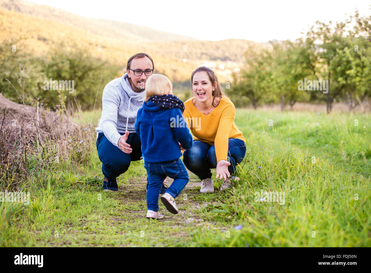 Glückliche Familie in der Natur Stockfoto