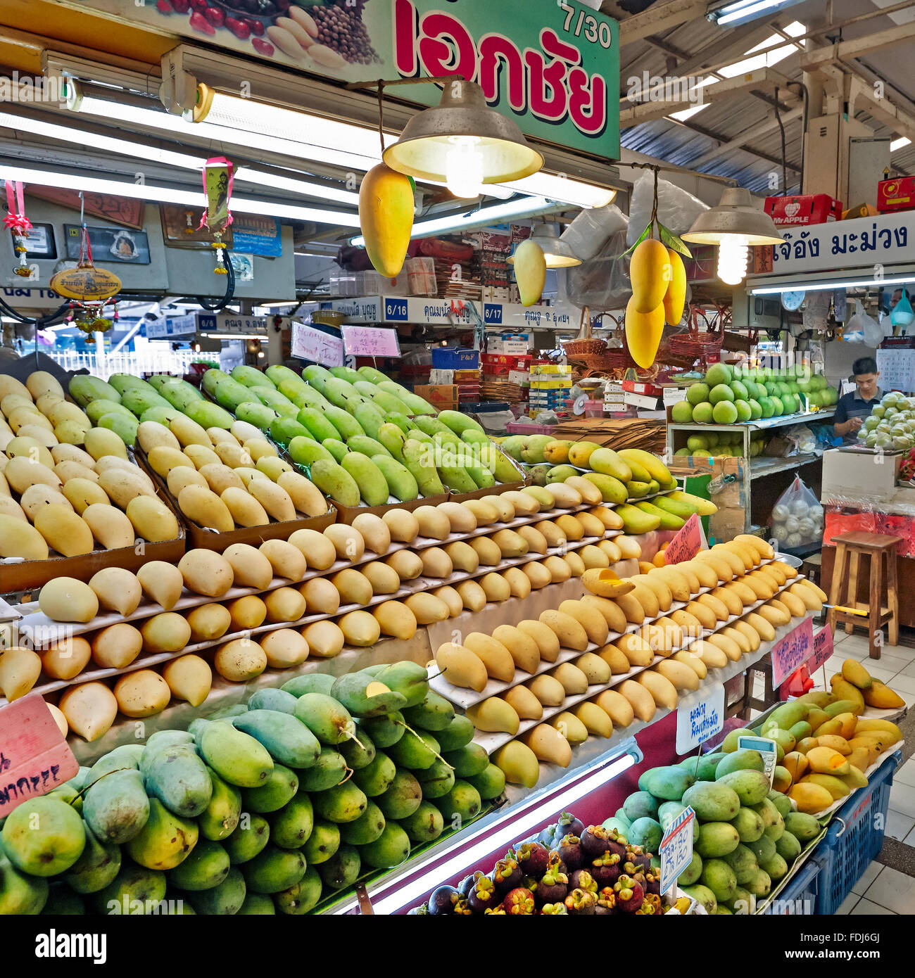Obst stand auf Frischmarkt oder Tor Kor (OTK). Bangkok, Thailand. Stockfoto
