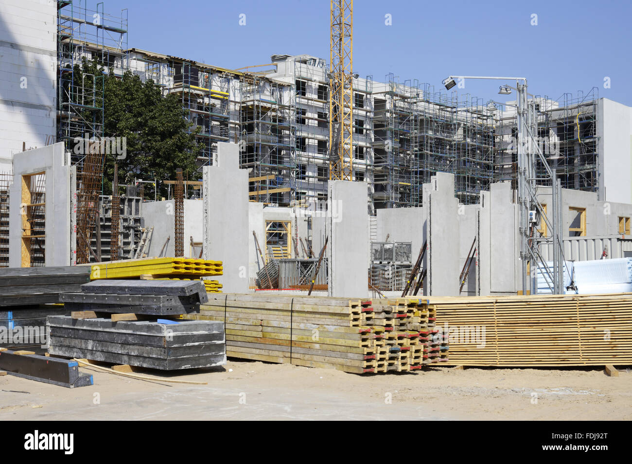 Berlin, Deutschland, Baustelle für den Bau von neuen Wohnungen in Berlin-Friedrichshain Stockfoto