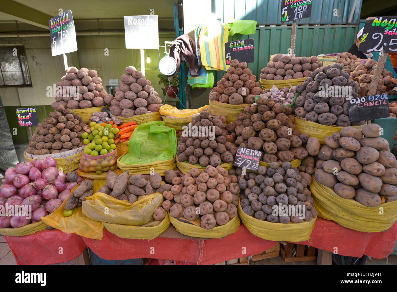 Arequipa, Peru - 1. September 2015: Innenraum der Zentralmarkt in Arequipa, Peru. Stockfoto