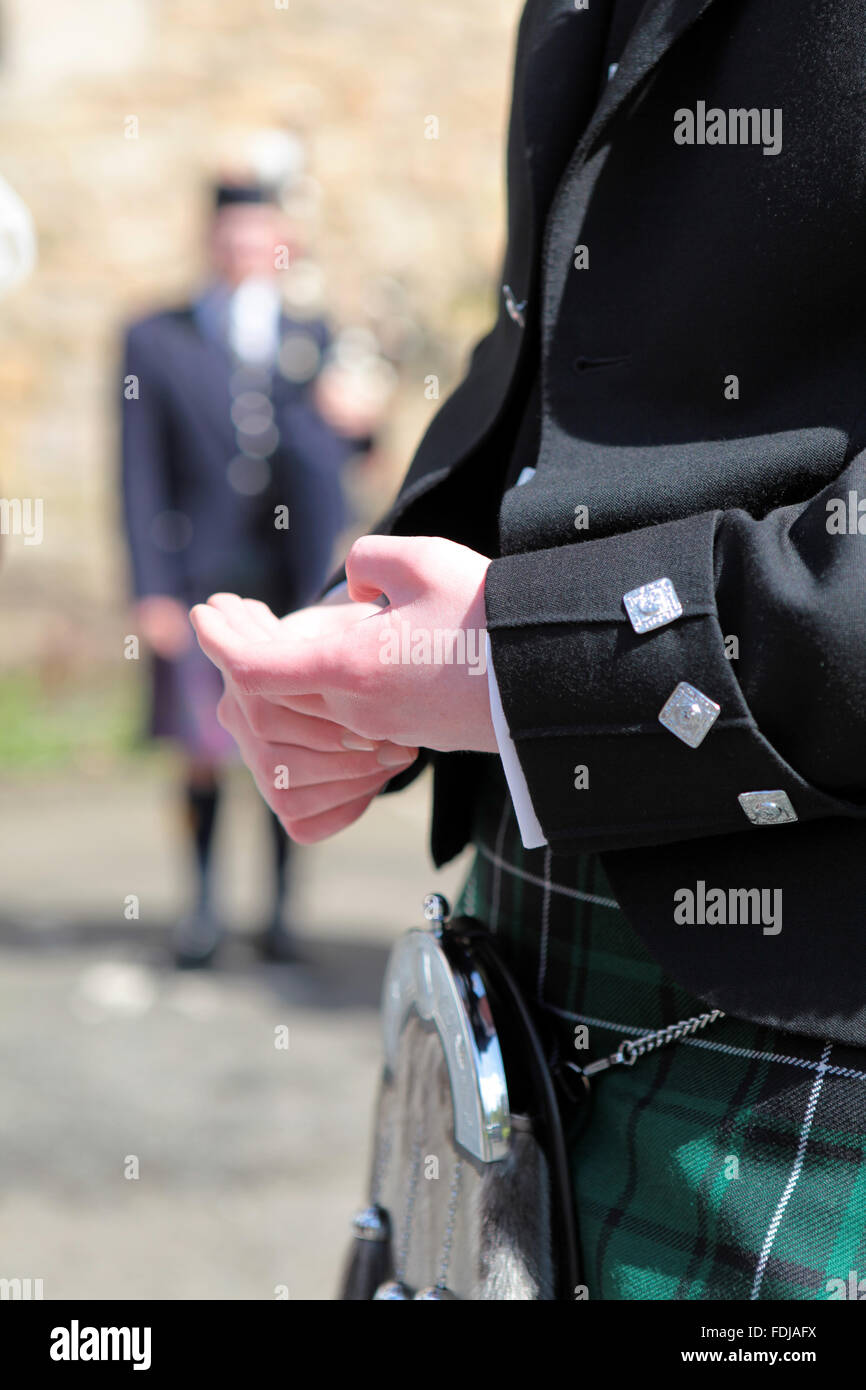 Bräutigam in traditionelle schottische Hochzeit outfit Stockfotografie