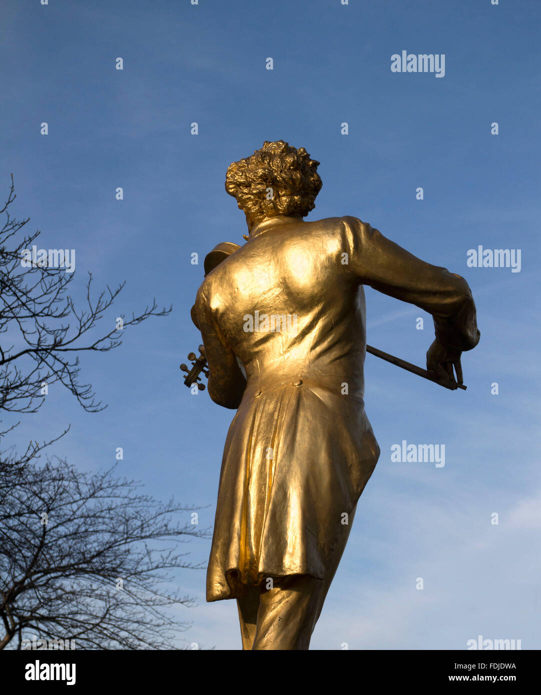 Vergoldete Bronzestatue von Johann Strauss (Junior), luxuriösten, Wien Stockfoto