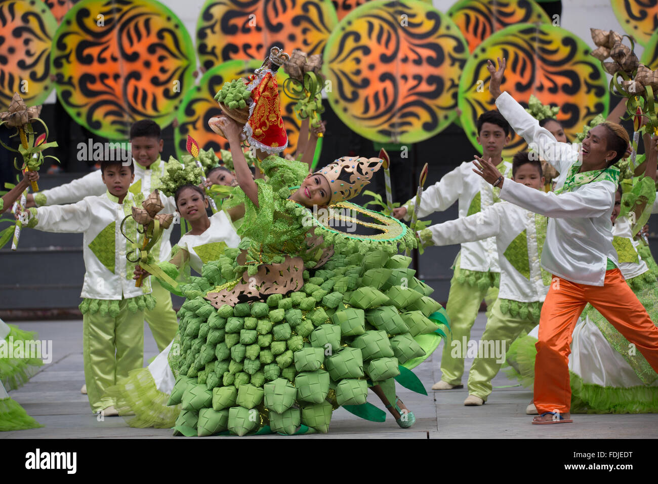 Cebu City, Philippinen 01.10.2016. Tänzer aus den Schulen in Cebu City in der Sinulog sa Kabataan sa Dakbayan Stockfoto