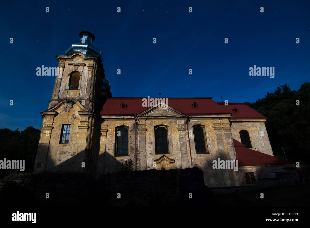 Big Dipper Konstellation über Ruinen der Kirche der Heimsuchung Stockfoto