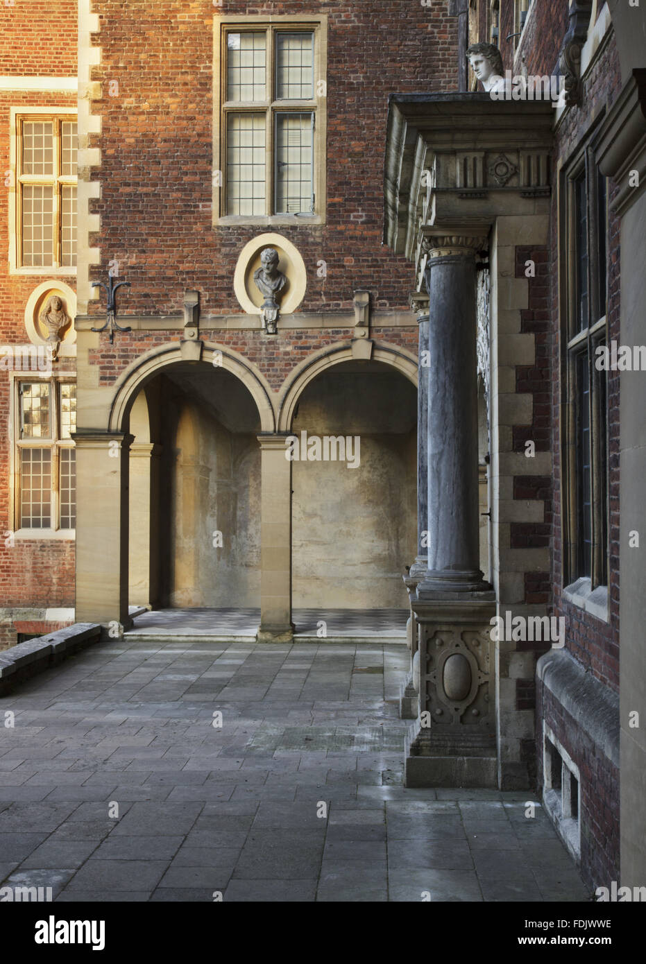 Teilansicht der Nordfront bei Ham House, Surrey, dem siebzehnten Jahrhundert, die Heimat des Herzogs und der Herzogin von Lauderdale, Richmond-upon-Thames. Stockfoto