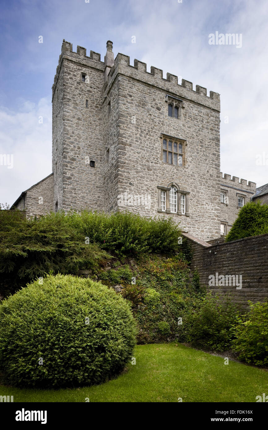 Die Ostfassade des solar Tower stammt aus Mitte des vierzehnten Jahrhunderts in Sizergh Castle, in der Nähe von Kendal, Cumbria. Stockfoto