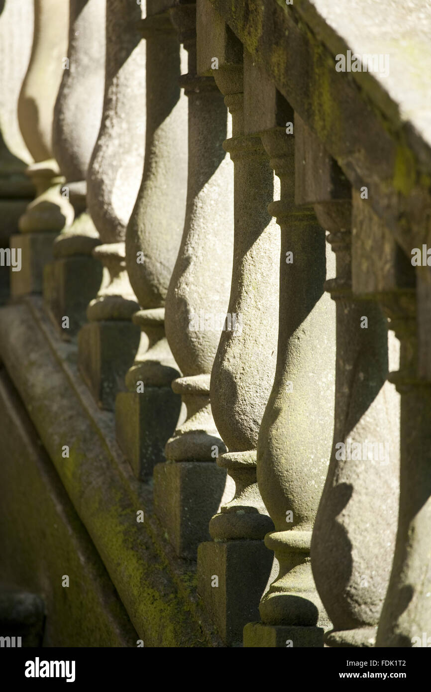 Detail der Balustrade auf der palladianischen Kapelle, begonnen im Jahre 1760 auf das Design von James Paine, bei Gibside, Newcastle Upon Tyne. Stockfoto