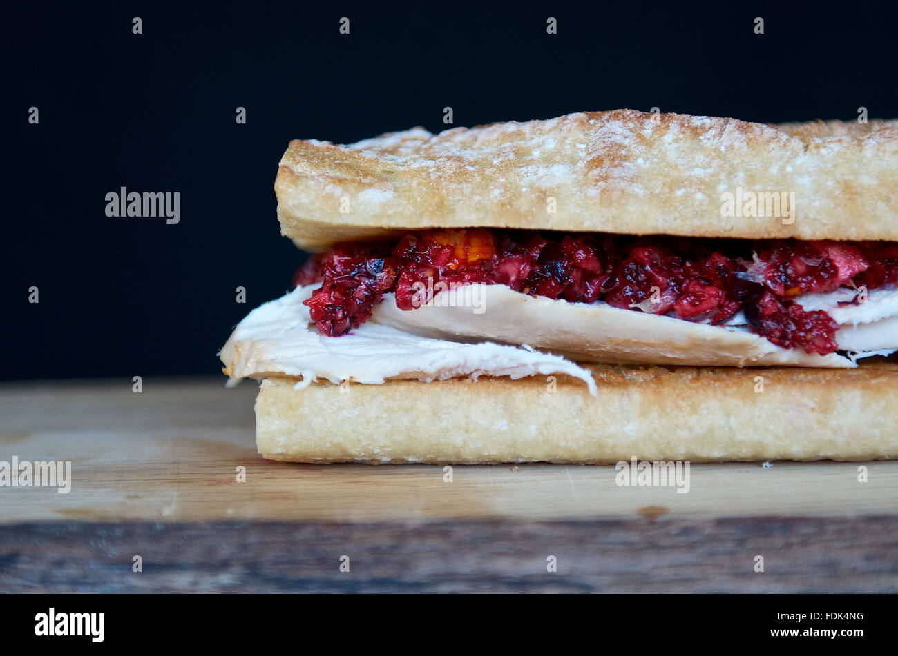 Gebratenes Huhn und Cranberry orange lustvoll Baguette sandwich Stockfoto