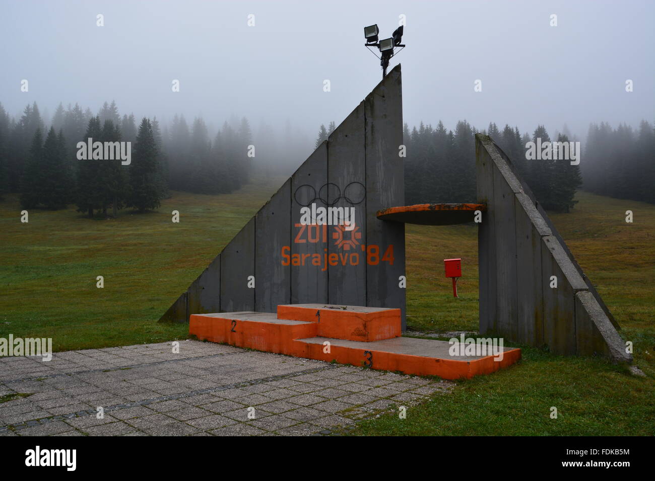 Die Ski-Medaille stehen am Standort Skispringen für die 1984 Olympia-Geländes außerhalb von Sarajevo. Stockfoto