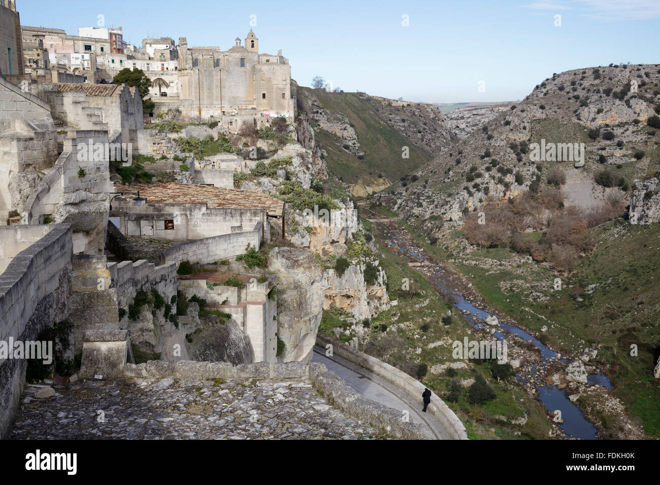 Torrente Gravina mit Stadt und Kloster von Saint Agostino, Matera, Basilikata, Italien Stockfoto