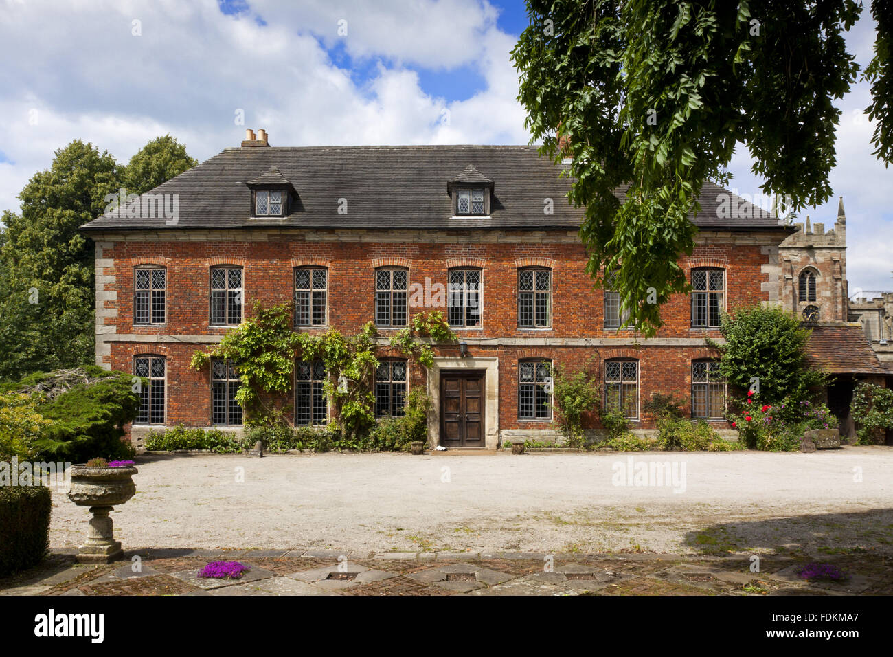 Das Tudor Manor House Norbury, Derbyshire. Die Tudor Manor House ist ein National Trust Ferienhaus umgewandelt werden. Stockfoto