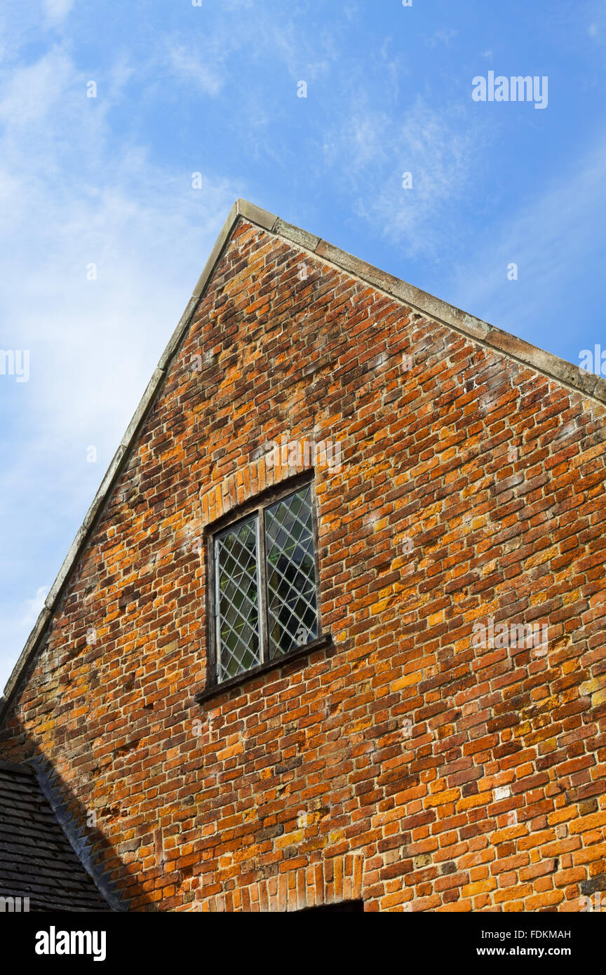 Mauerwerk an der Restaurierung antiken Fassade des The Old Manor, Norbury, Derbyshire. Stockfoto