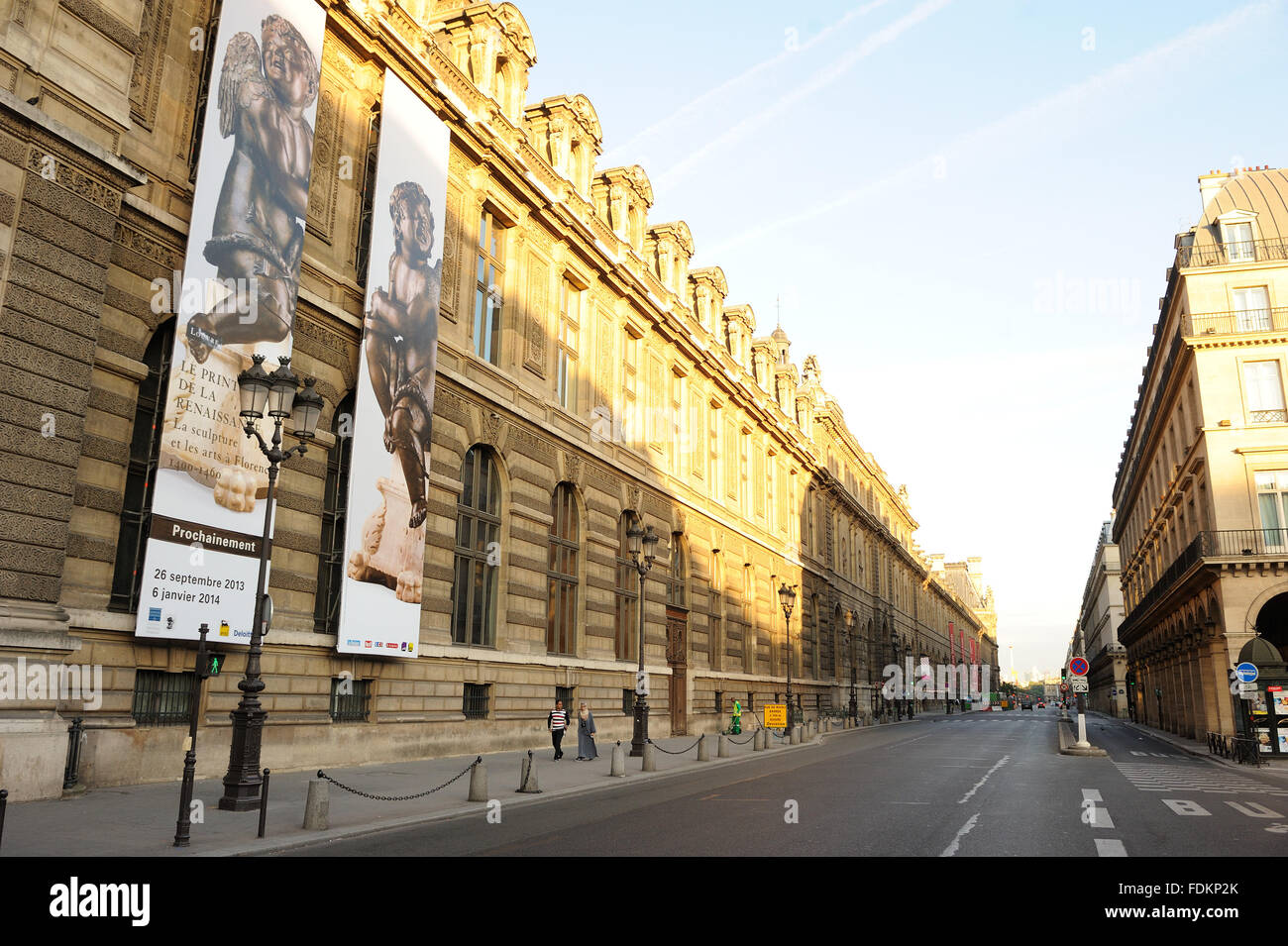 Frankreich Paris - 15.08.2013 - leer / Ile-de-France (Region) / Paris - Rivoli Straße und dem Louvre Museum. Verlassene Straßen Stockfoto