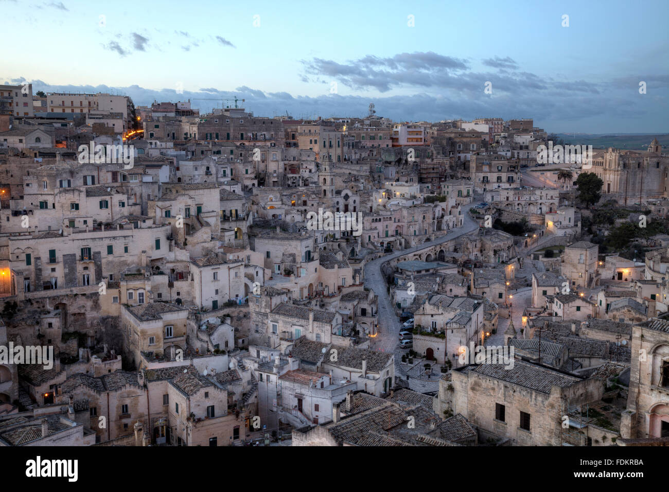 Blick über den Sasso Barisano von Piazza Duomo, Matera, Basilikata, Italien Stockfoto