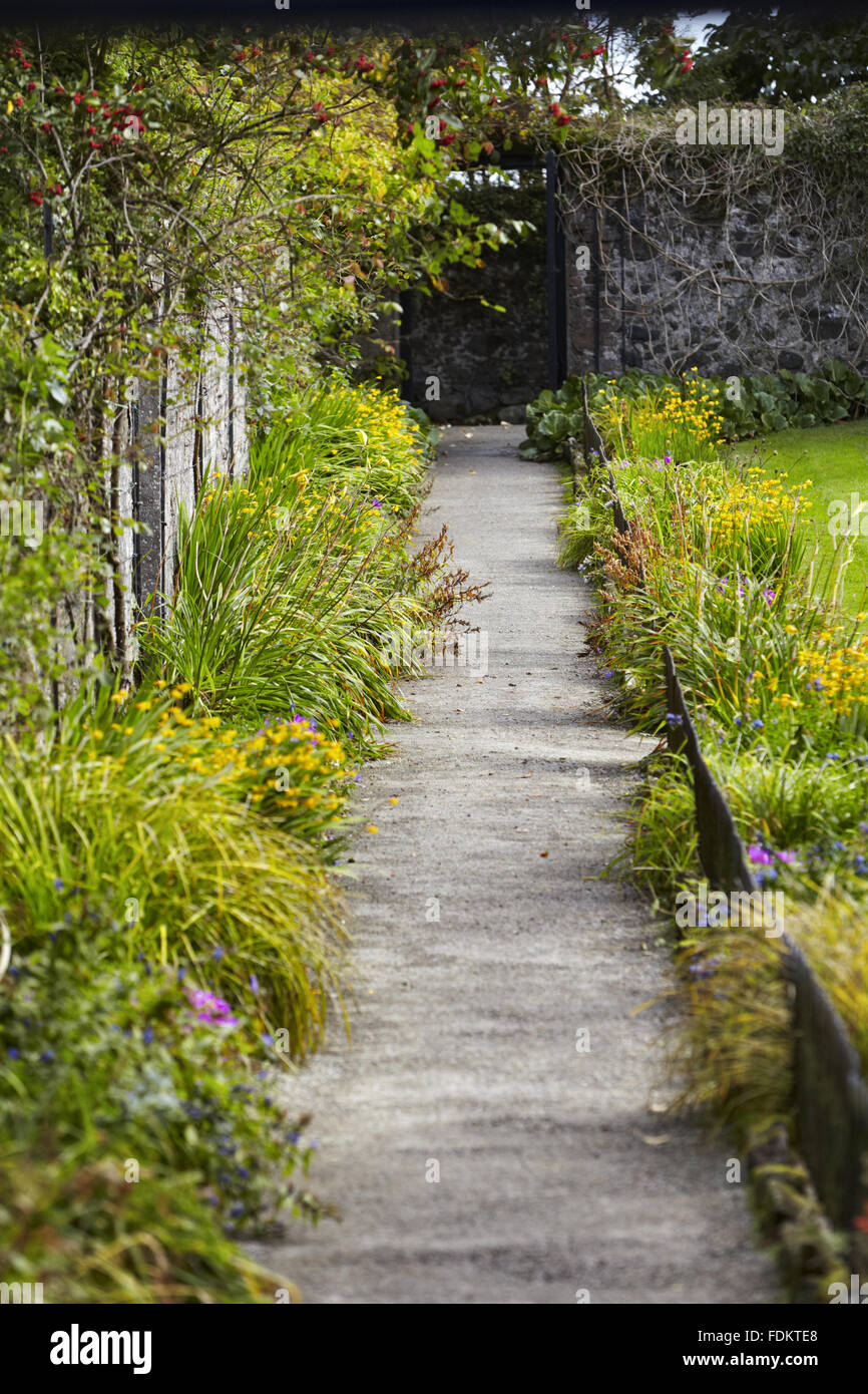 Weg in den Garten in Springhill, Grafschaft Londonderry. Stockfoto