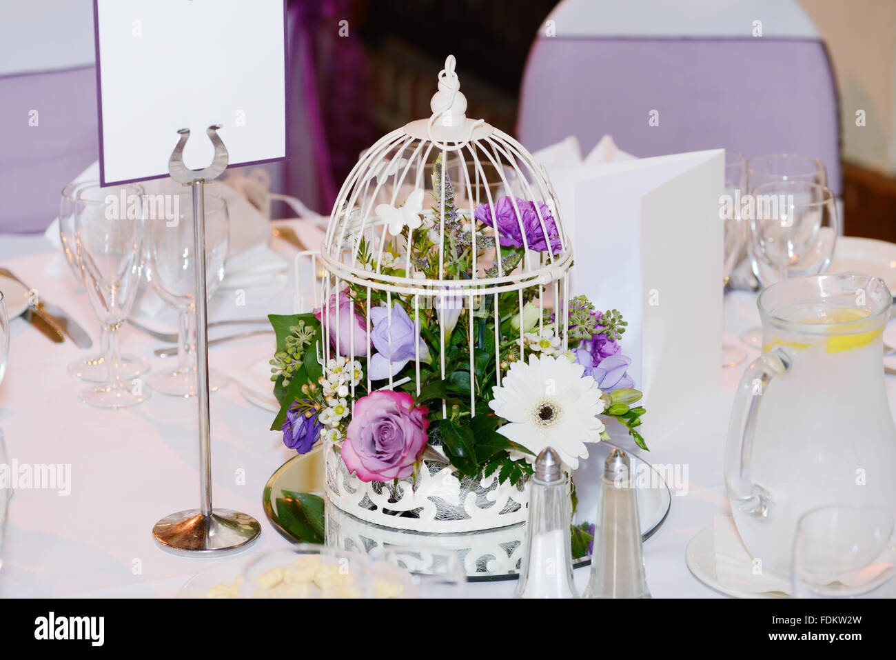 Nahaufnahme von Zentrum Stück Dekoration auf Hochzeitstisch Stockfoto