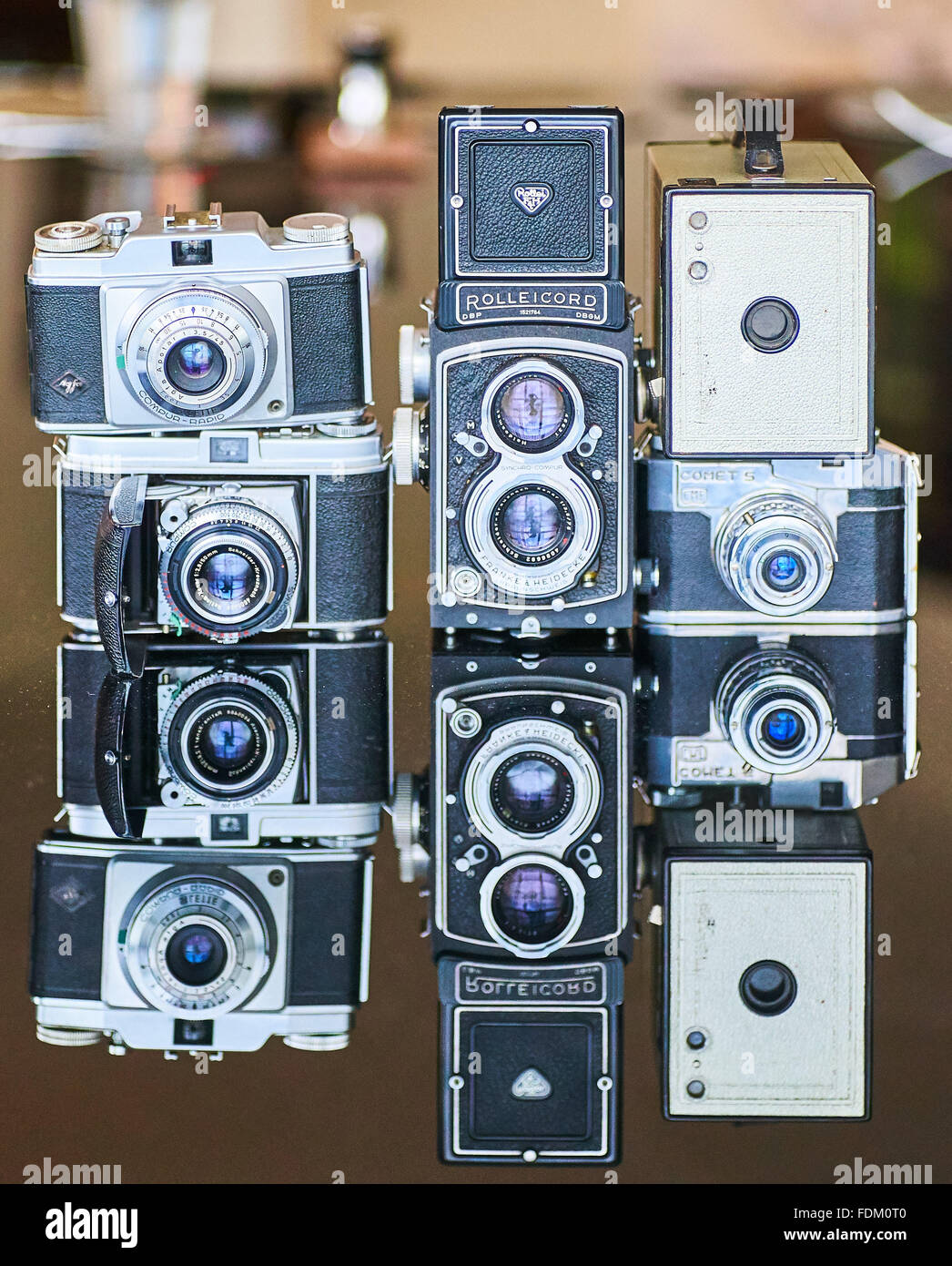 Eine Sammlung von Oldtimer-Kameras Stockfoto