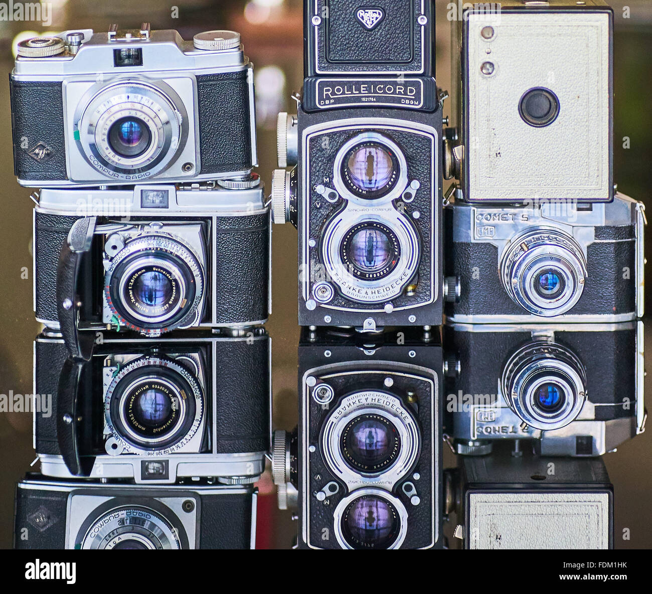 Eine Sammlung von Oldtimer-Kameras Stockfoto