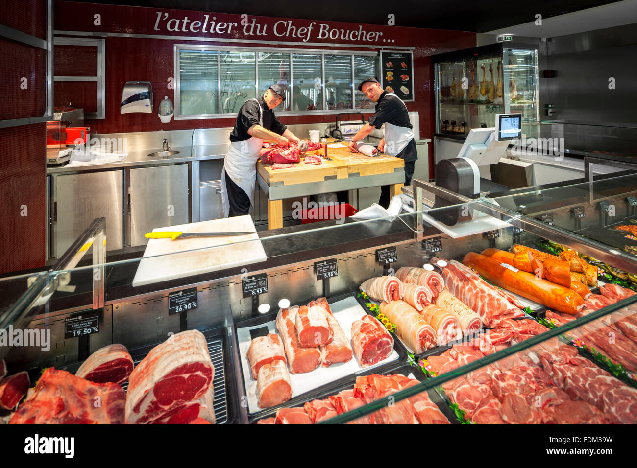 Der Fleischtheke in einem Einkaufszentrum (Frankreich). Stockfoto