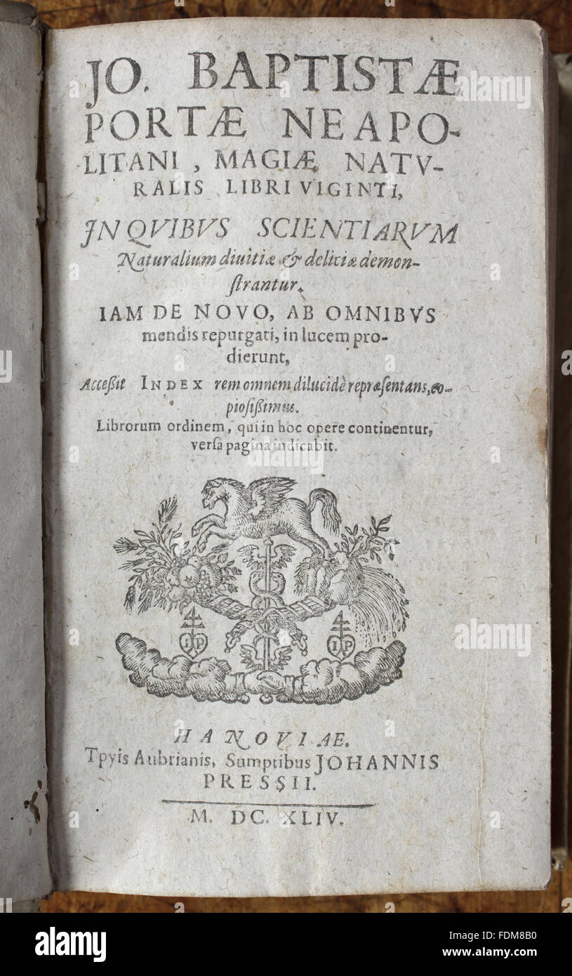 Giambattista Porta, Magiae Naturalis Libri Viginti ['zwanzig Bücher über natürliche Magie"] (Hanau, 1644) in Lacock Abbey, Wiltshire. Stockfoto