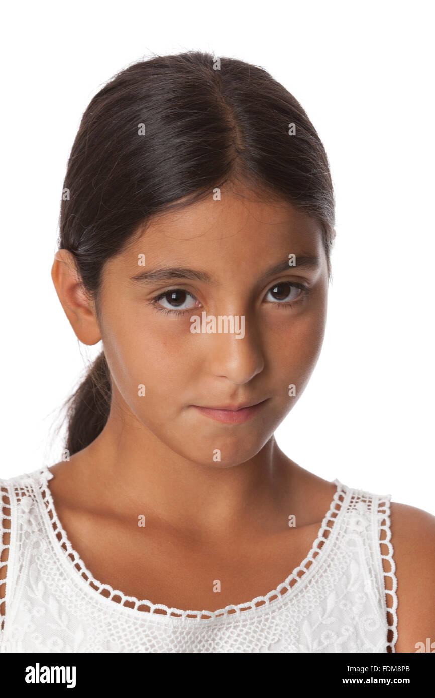 Junge schüchterne Teenager-Mädchen, Porträt auf weißem Hintergrund Stockfoto