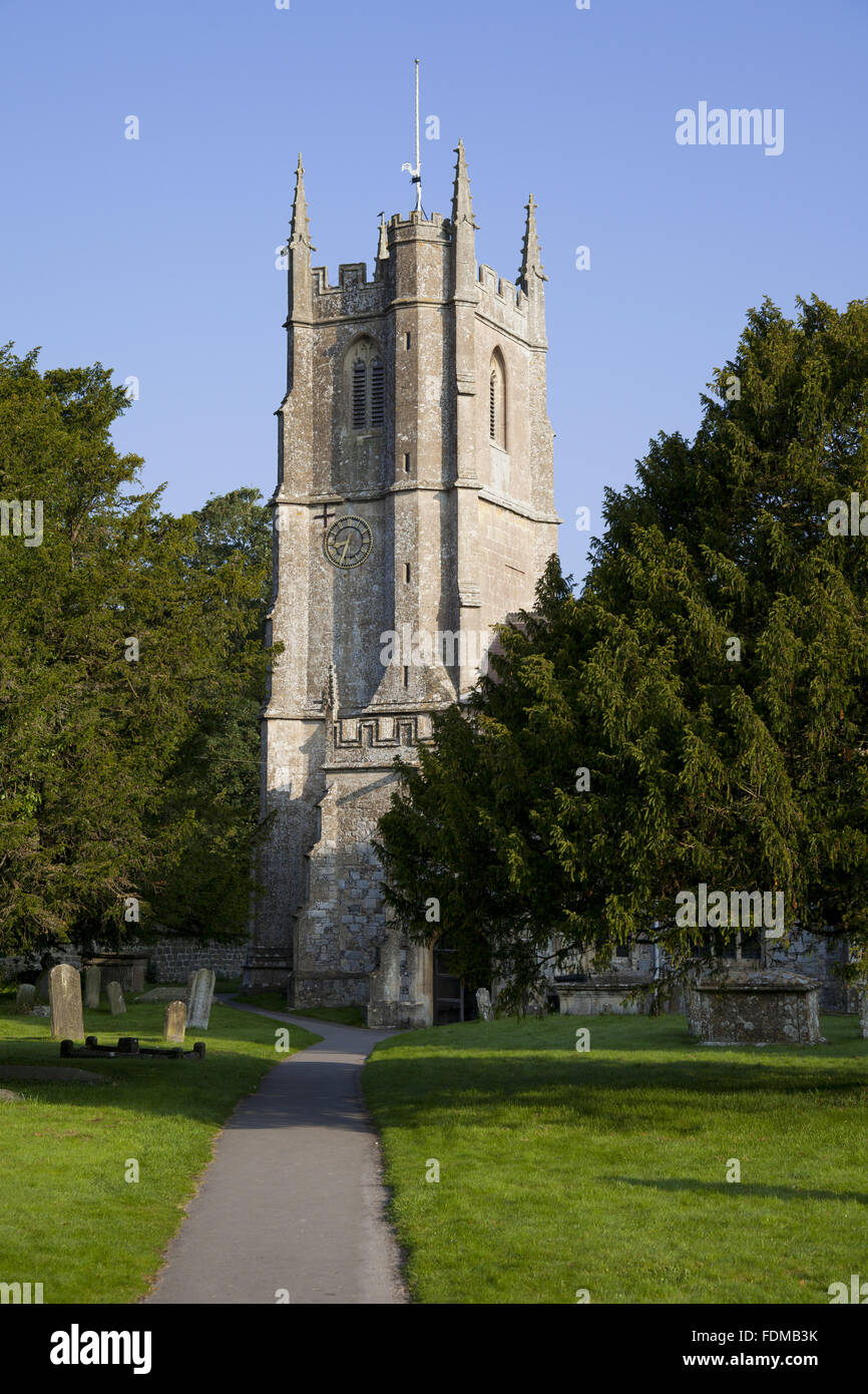 Blick auf die St. James Kirche, Avebury, Wiltshire (keine National Trust-Eigenschaft). Stockfoto