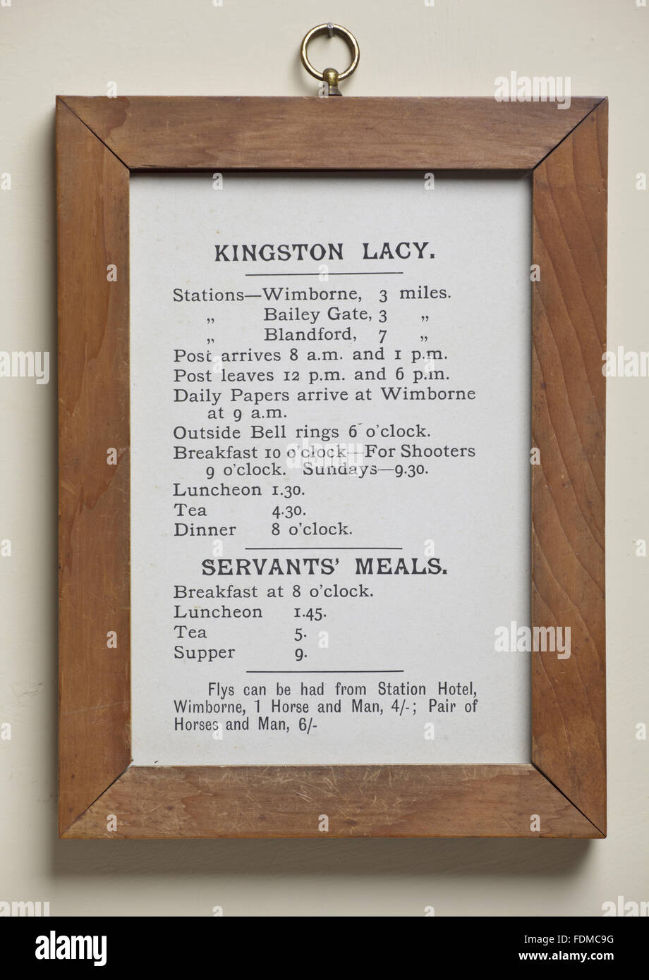 Ein gerahmtes Dokument mit den Anweisungen und Regeln des Hauses an Kingston Lacy, Dorset. Stockfoto